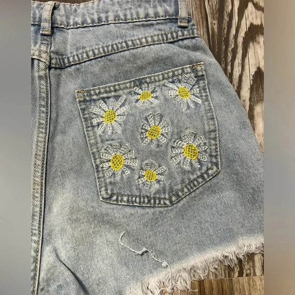 SHEIN Shorts - Picture 4 of 6